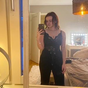 Body i spets - Body i spets från /STAY men inköpt på Carlings. Använd 1-3 gånger. Storlek XS.