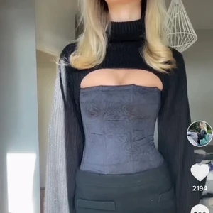 Armar h&m - Funderar på att sälja mina armar från h&m. Svarta med polo krage. Använda 1 gång🌸 (lånade bilder) slutsåld!!! Köp direkt för 300kr