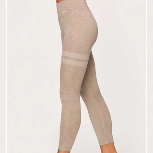 Tights stronger  - Beiga tights från stronger i nyskick köpta för 699kr, om d blir fler intresserad blir d bud 