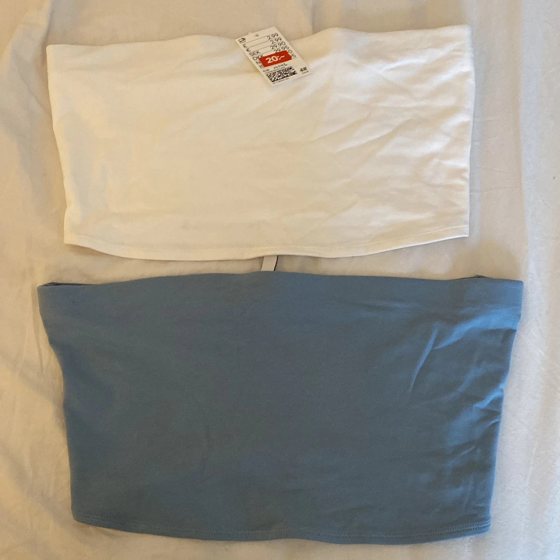 H&M vit och ljus blå kort tubtopp (L)