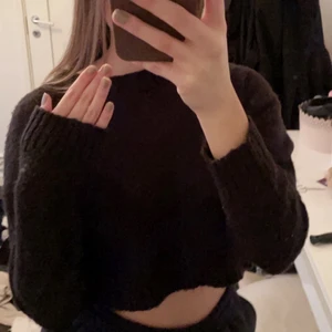 Stickadtröja  - Svart croppad stickadtröja! Aldrig använd✨ Storlek S!