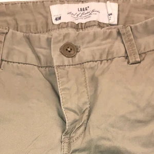 Snygga chinos - Väldigt sköna och enkla chinos från HM. Frakt tillkommer efter överenskommelse 
