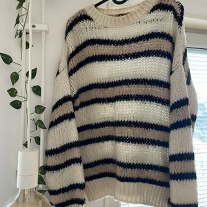 Stickad randig tröja - Mysig tröja från Bershka! Använder för sällan tyvärr.