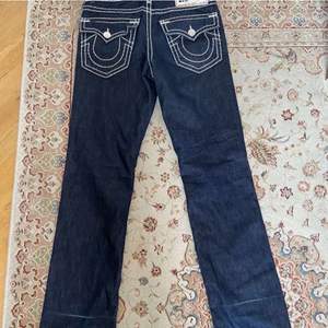 Fina true religion jeans storlek W33 rak passform