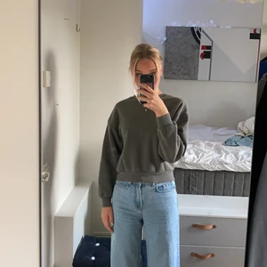 Tröja  - En mörkgrå tröja från Gina tricot i stolek XXS 