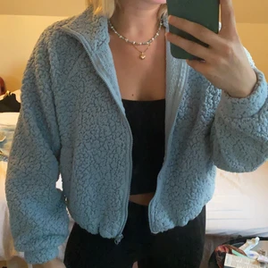 Flisjacka - Näst intill nyskick, använd max 5 gånger. OVERSIZED, strl XS mer som S