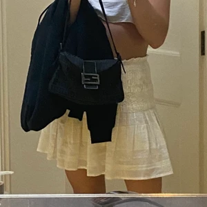 Så fin kjol från zara!! - Slutsåld kjol från zara😊 Använt 2-3 gånger. Köpt förra sommaren. Passar både s och m