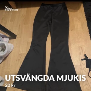 Mjukisbyxor  - Utsvängda 