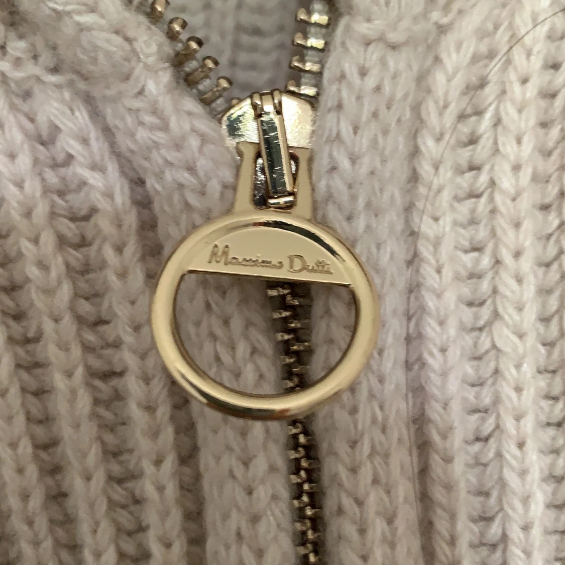 Skitsnygg beige tröja  - 90