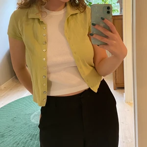 Grön topp - Ljusgrön topp från & Other Stories. Ställ gärna frågor i chatten.