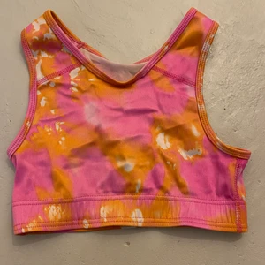 Sporttopp - Färgglad sporttopp newbody 