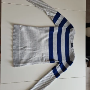 Tröja strl S - Bra passform, skön och snygg till vardags. Använd 1 gång, den är i bra skick som ny.