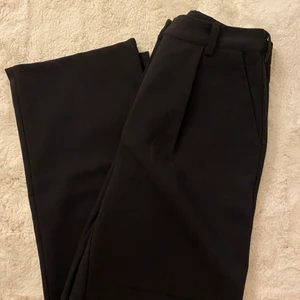 Raka kostymbyxor  - Ny skick, har sytt upp dom så passar dig som är 165/166! 66kr spårbar frakt📥