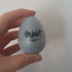 Äggmaracas Självlysande - Lyser i mörker om man håller det under en lampa först.