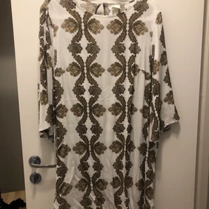 Fin lång tröja - Fin lång tunika som går att styla olikt, superfin och användes endast 2 gånger