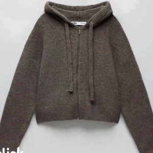 Stickad kofta - Säljer min super fina stickad kofta från Zara,endast använd en gång😊 säljer vud bra bud💕buda