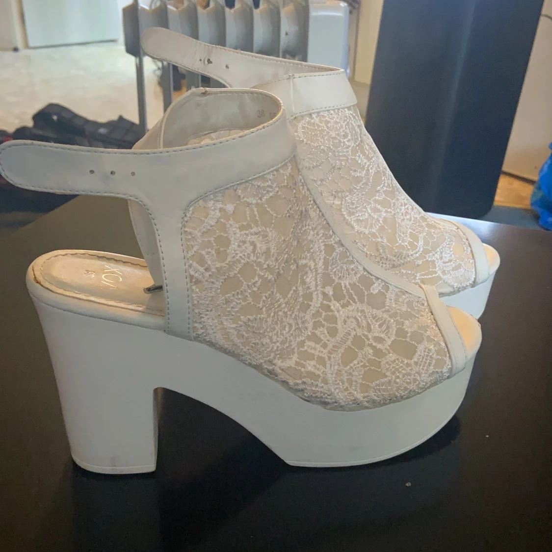 Vita högklackat  - 90
