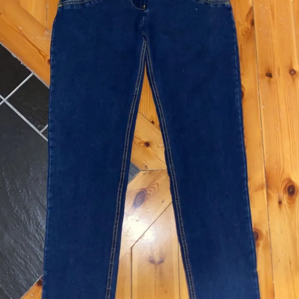 säljer mina Freddy WR upp byxor jätte snygga men har aldrig kommit till användning då jag ändats provat dom en gång, jätte sköna och man får snygg röv i dom med :) original priset är 1499kr . Jeans & Byxor.