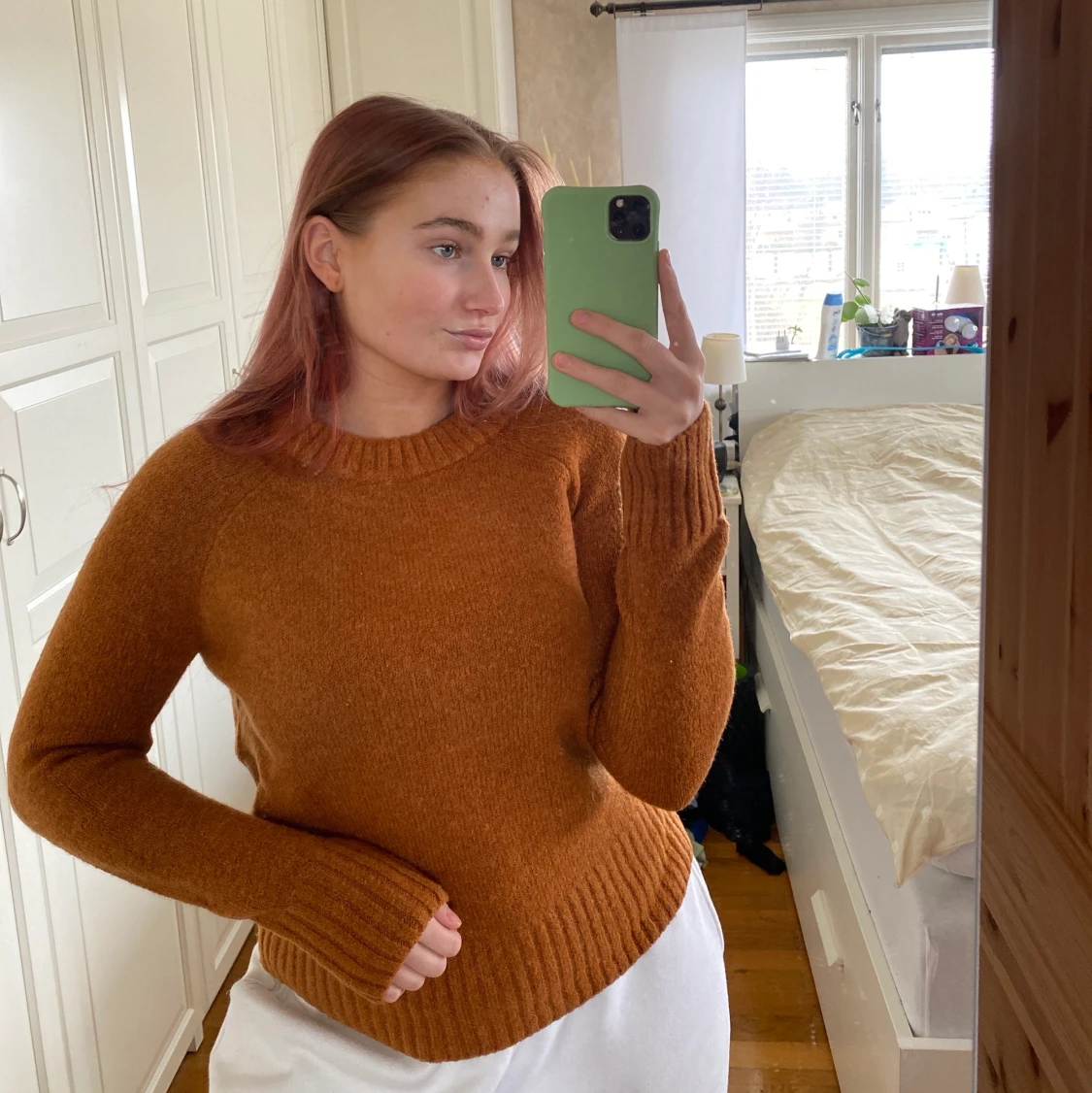 Ny brun stickad tröja