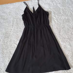 Fin klänning från H&M! I storlek XS. Perfekt till sommaren! 