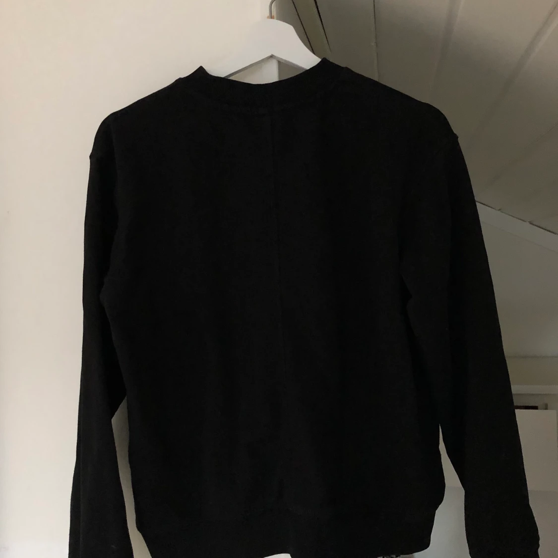 Svart sweatshirt - 90