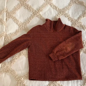 Bimbay Lola tröja  - Inhandlad i deras butik i Paris för ca 2 år sen. Knappt använd, rostfärgad i glitter.