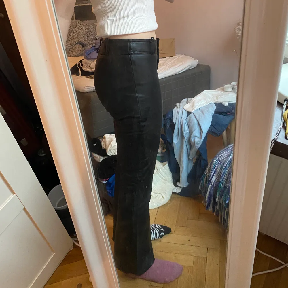 Super fina skinnbyxor. Jag är en 38 i byxor och 179cm lång. Byxorna är super fina . Jeans & Byxor.