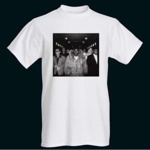 Snygga T-shirts -  T-shirts i 100% bomull! Kommer i svart och vitt i S och M 