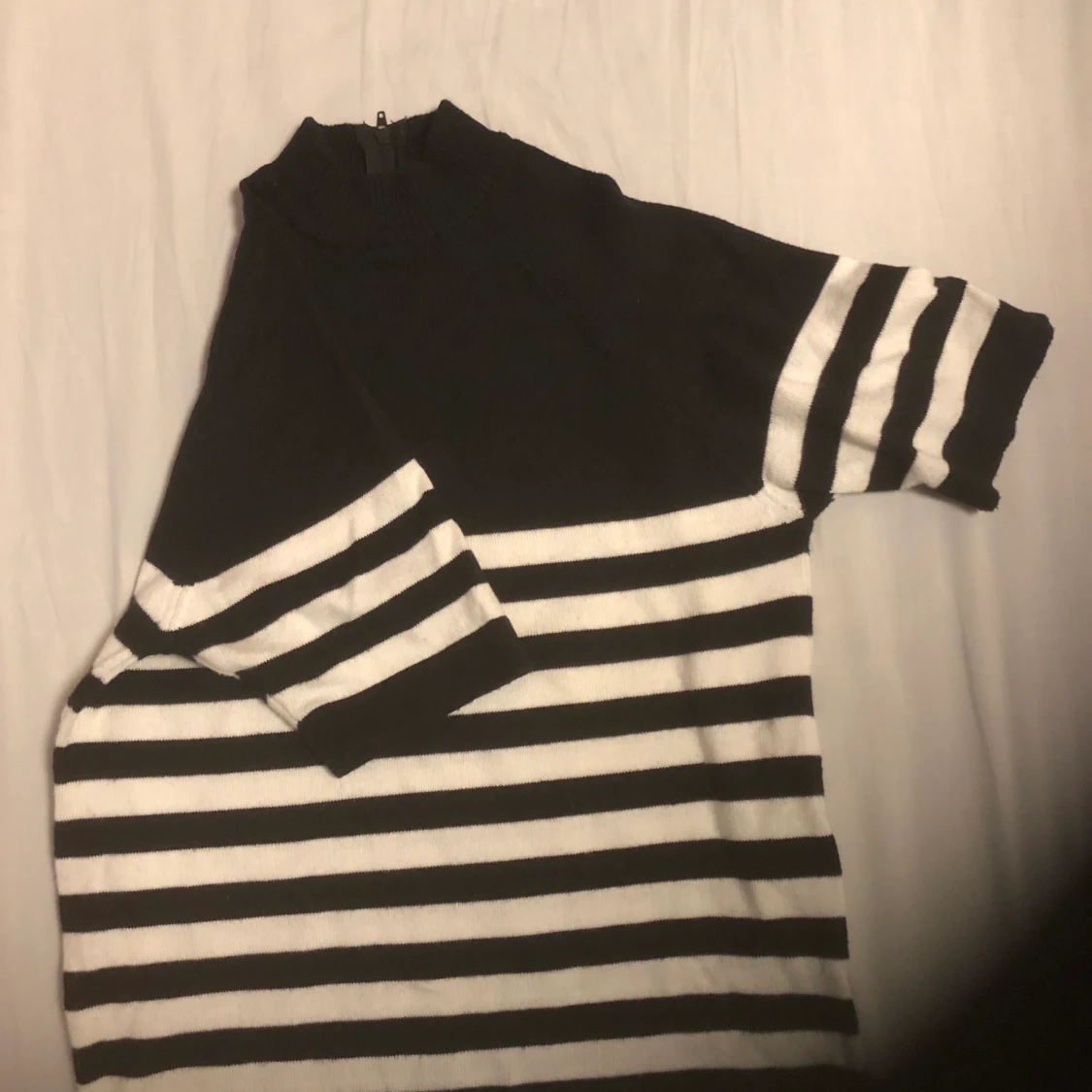 Randig stickad t-shirt - 90