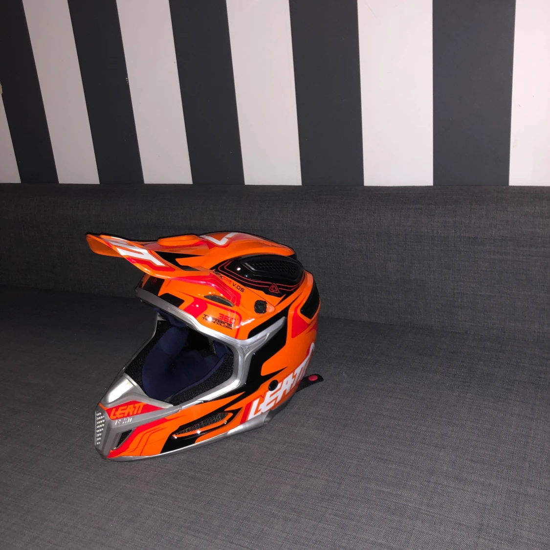 Cross hjälm leatt. - 90