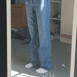 jeans - jeans från bershka som aldrig kommit till användning, köparen står för frakt