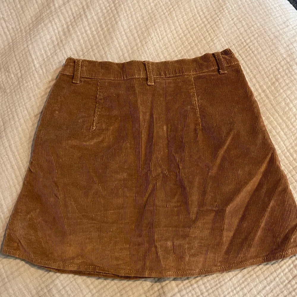 Corduroy kjol från Brandy Melville. Köparen står för frakt 📦 Skick: 10/10. Kjolar.