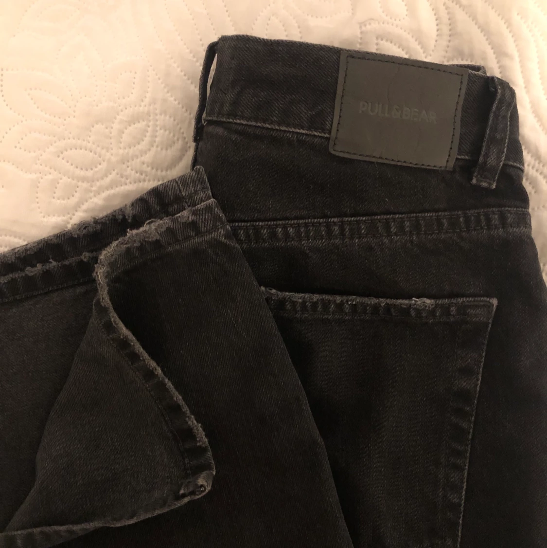 Jeans med slits 