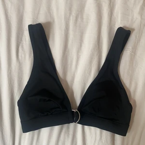 Bikiniöverdel - En av dom snyggaste bikiniöverdelarna som finns!😍 tyvärr för liten för mig så därav aldrig använd 