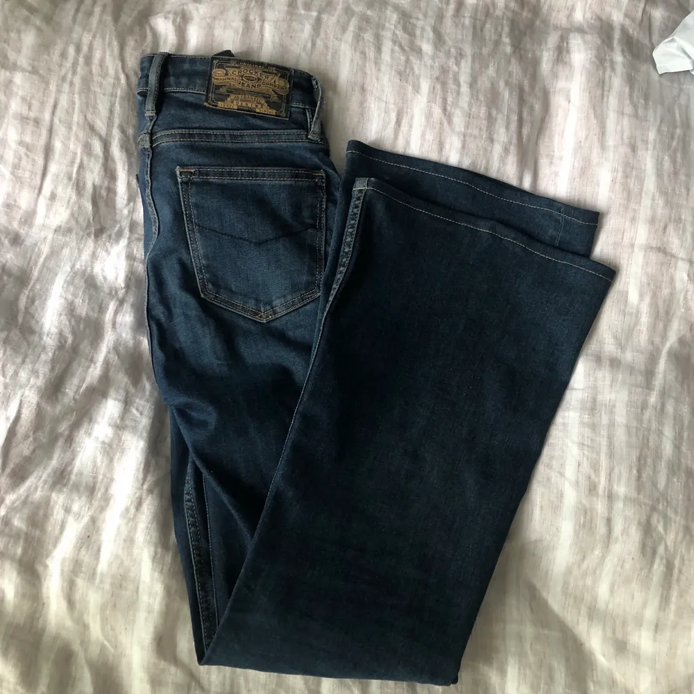 Superdupersnygga jeans från crocker som tyvärr har blivit försmå. W25 och L33. De sitter snyggt lågmidjat och är faktiskt väldigt stretchiga. Jeans & Byxor.