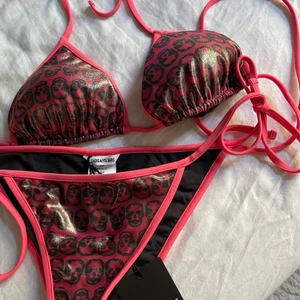 Zadig & Voltaire bikini - Svin cool och aldrig använd Zadig bikini med prislapp kvar! Pris ej diskuterbart pga skicket och nypriset. 