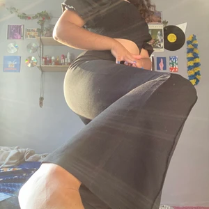 Leggings  - Läggnings från SHEIN, jag har redan ett par som är likadana, så säljer dessa. Passar bra, är stretchig matrial 