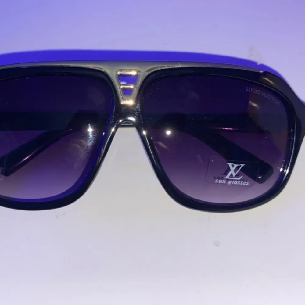 Louis Vuitton solglasögon. Helt nya, aldrig använda. 250kr inklusive frakt. 🚚  Skriv privat för fler bilder. . Accessoarer.
