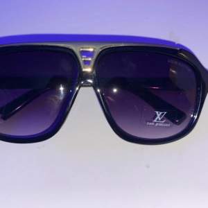 Louis Vuitton solglasögon. Helt nya, aldrig använda. 250kr inklusive frakt. 🚚  Skriv privat för fler bilder. 