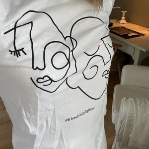 T-shirt från ginatricot  - Fin t-shirt från ginatricot, stl S