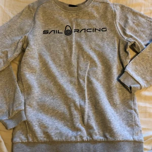 Sail racing - En tröja med ull på insidan. Jätte skön att ha på 