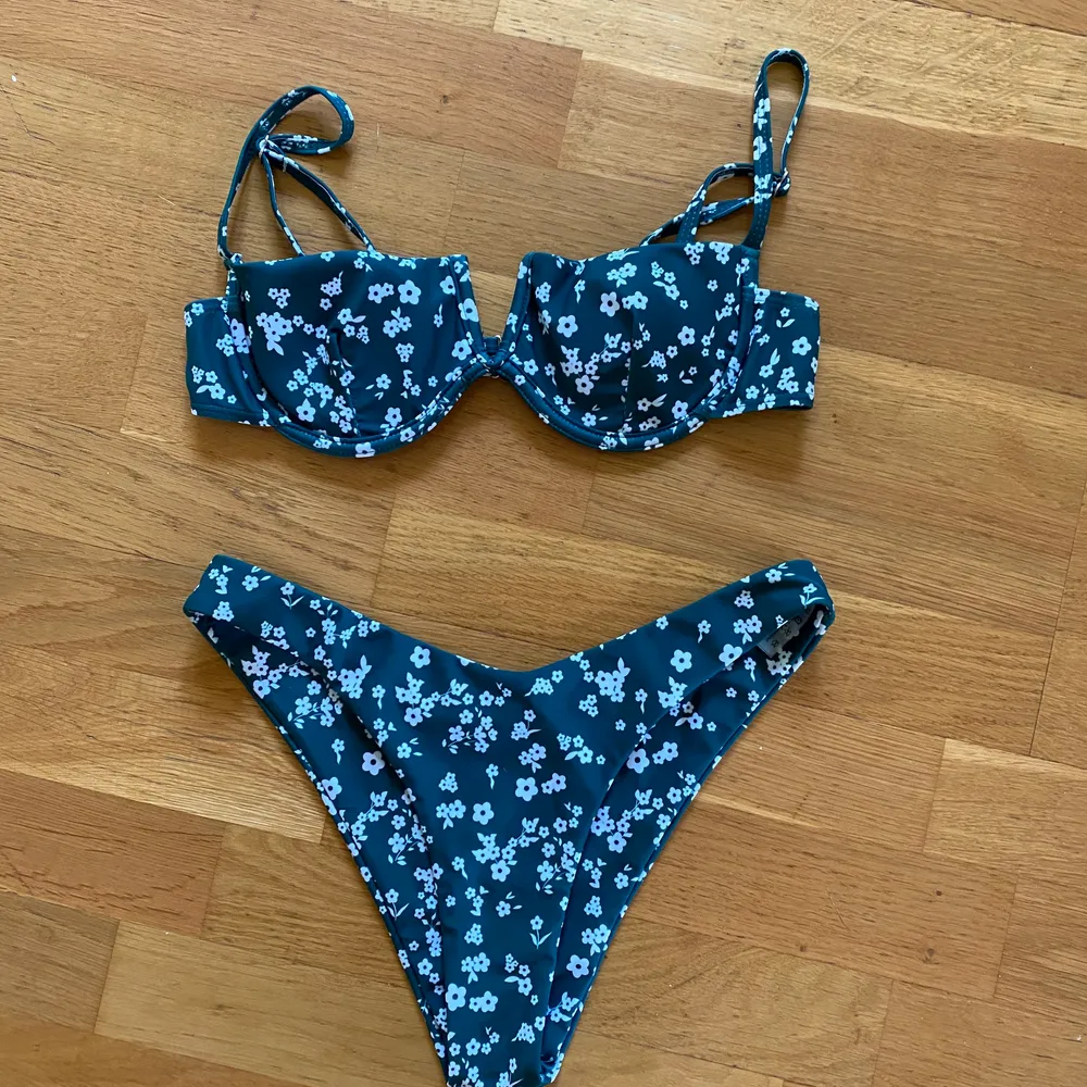 Grönblommig bikini från shein 🌷. Övrigt.