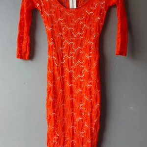 Koralorange S - Koralorange med öppen svank. St S använd endast 2 gånger. 