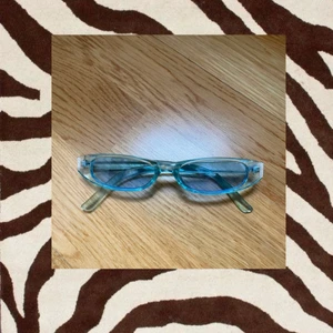 Blå vintage solglasögon  - Trendiga vintage solglasögon i bra skick( inga repor )💙🦋