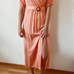 Rosa klänning - Rosa klänning - oanvänd. 