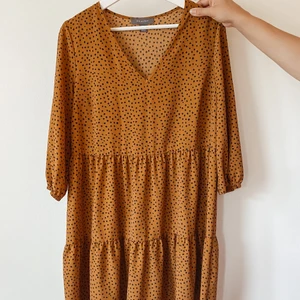 Orange klänning - Orange klänning 