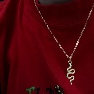 Handgjort halsband  - GRATIS FRAKT💖 @bladhsmycken på Instagram