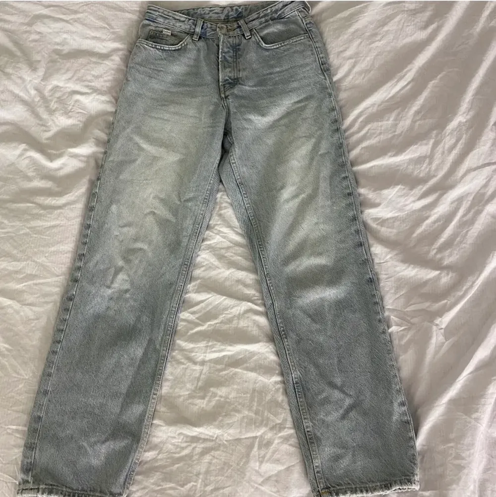 Jätte snygga! KARVE jeans, fina! Storlek xs men skulle säga att de passar även s/m beroende på önskad passform. . Jeans & Byxor.