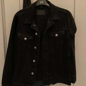 Ny Weekday jeansjacka - Jeansjacka från Weekday aldrig använd storlek S