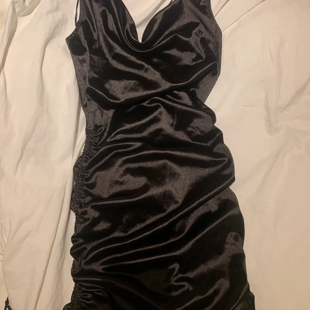 Super snygg svart slip on klänning . Klänningar.